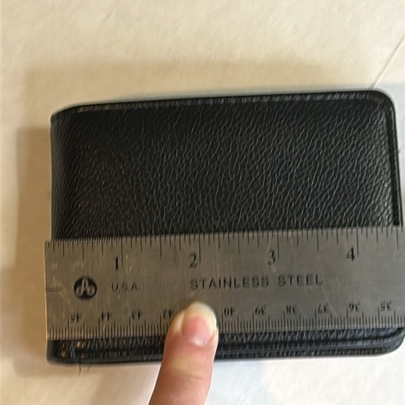 PUMA ORIGINAL BIFOLD BLACK GENUINE LEATHER WALLET LIKE NEW - Picture 12 of 15